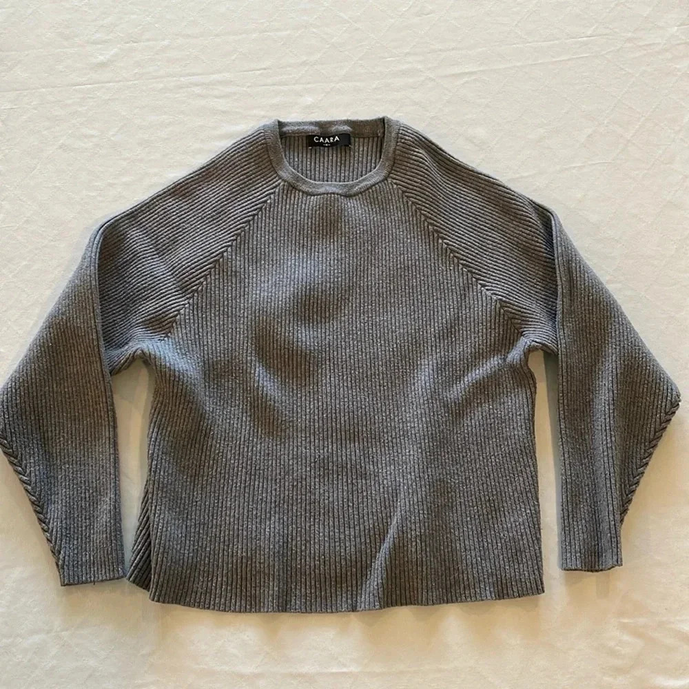 Caara women’s gray sweater soft stretchy medium super cute‎